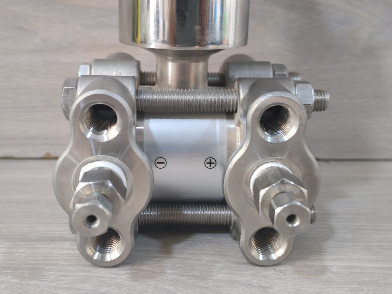 KLAY INSTRUMENTS DP-4000-S-D-S-S-S-V-S-S-S-I KLAY INSTRUMENTS DP-4000-S-D-S-S-S-V-S-S-S-I DIFFERENTIAL PRESSURE TRANSMITTERS 10