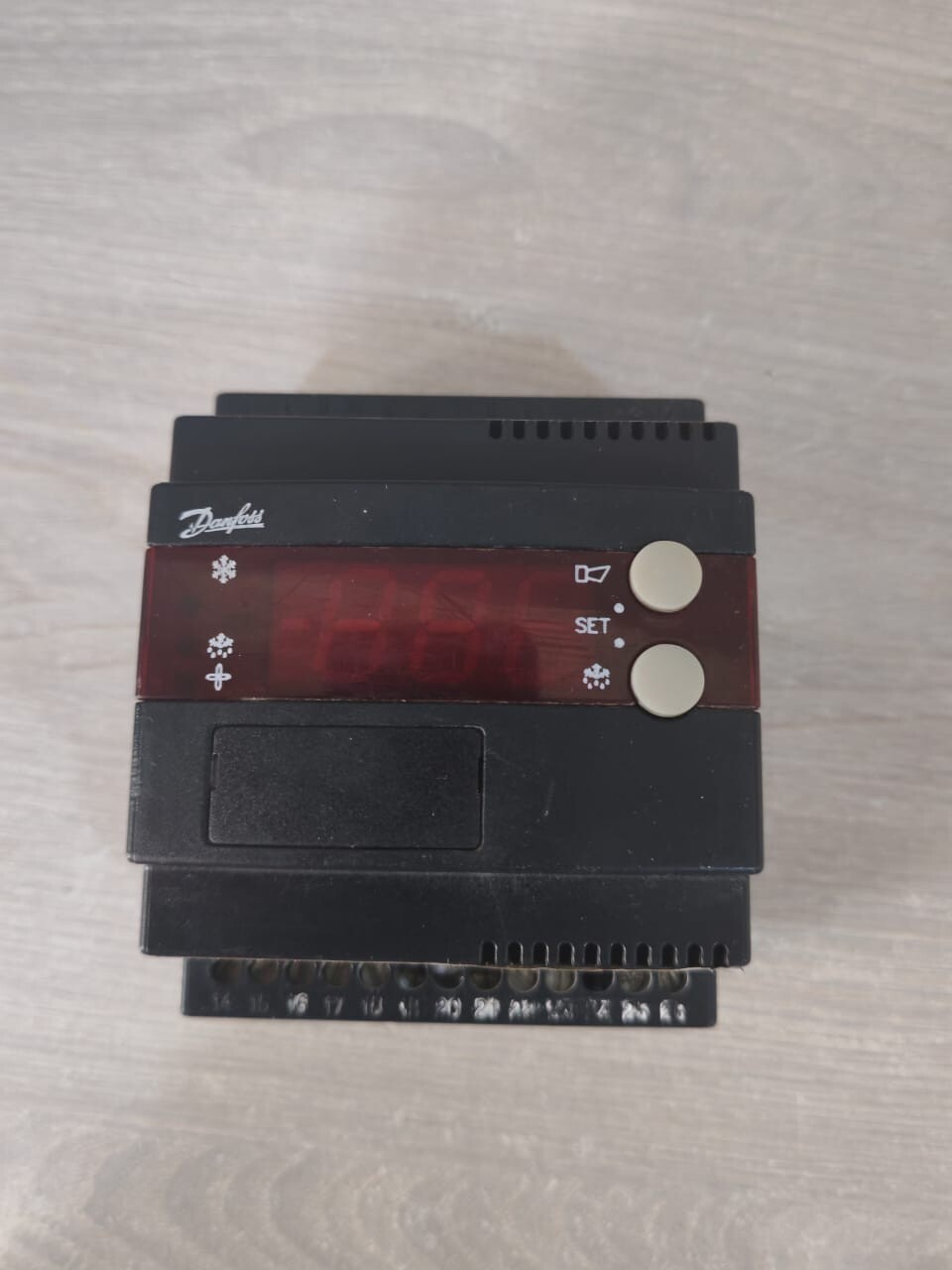 Danfoss EKC-301 DANFOSS EKC 301 - 084B7518 LON: EKA173/5 4