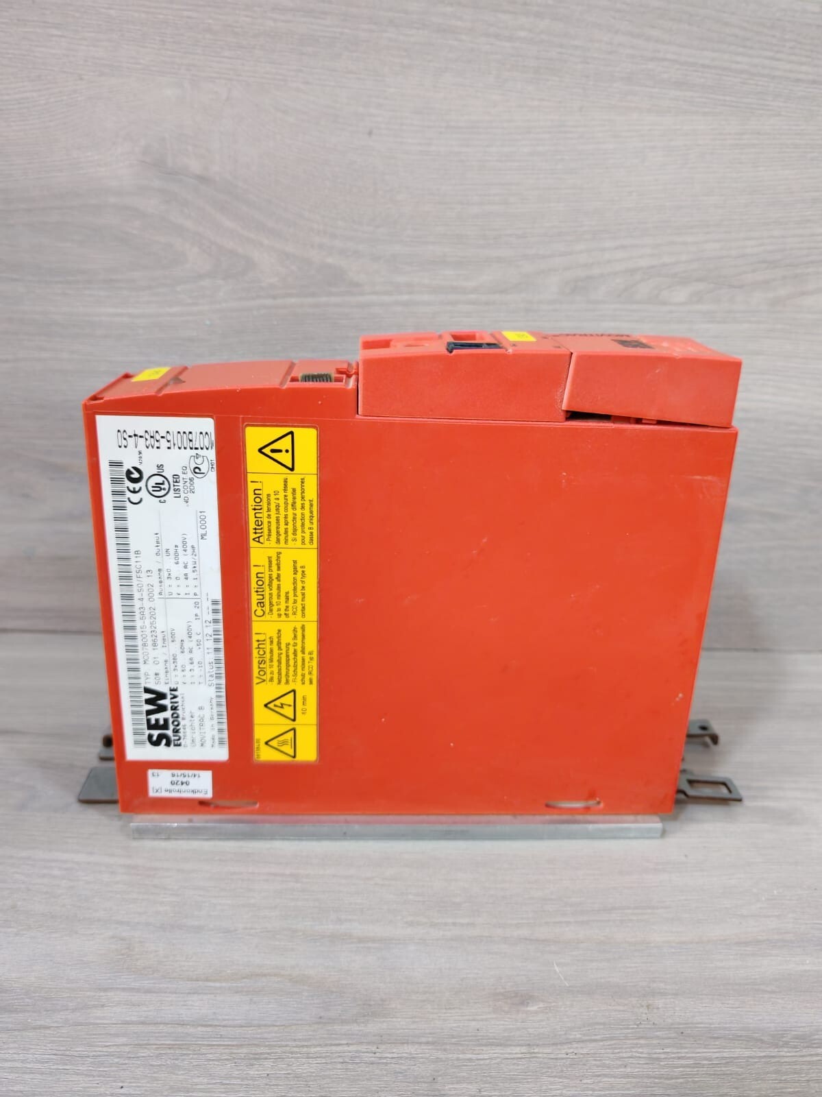 SEW Eurodrive MC07B0015-5A3-4-S0 SEW EURODRIVE MC07B0015-5A3-4-S0/ FSC11B MOVITRAC B 500V 50/60Hz 9