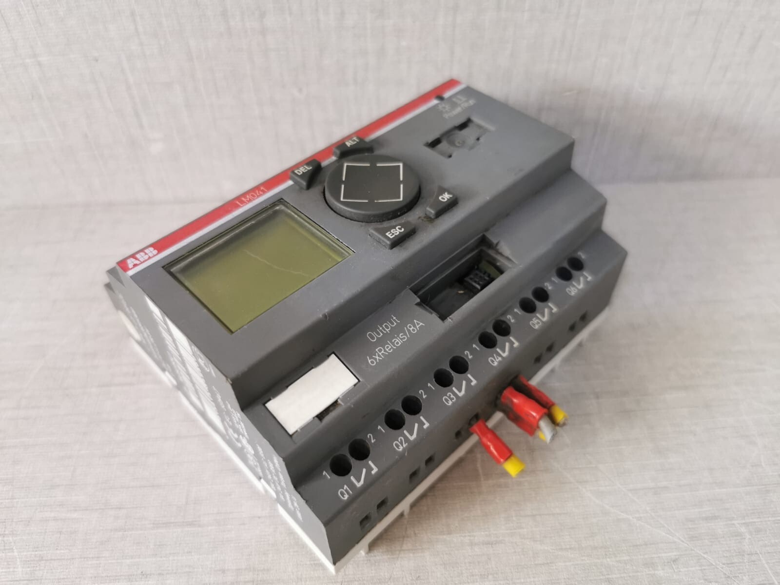 ABB LM041-CE18RDC ABB LM041 Logic Module 1SVR440620R5300 / LM041-CE18RDC 8