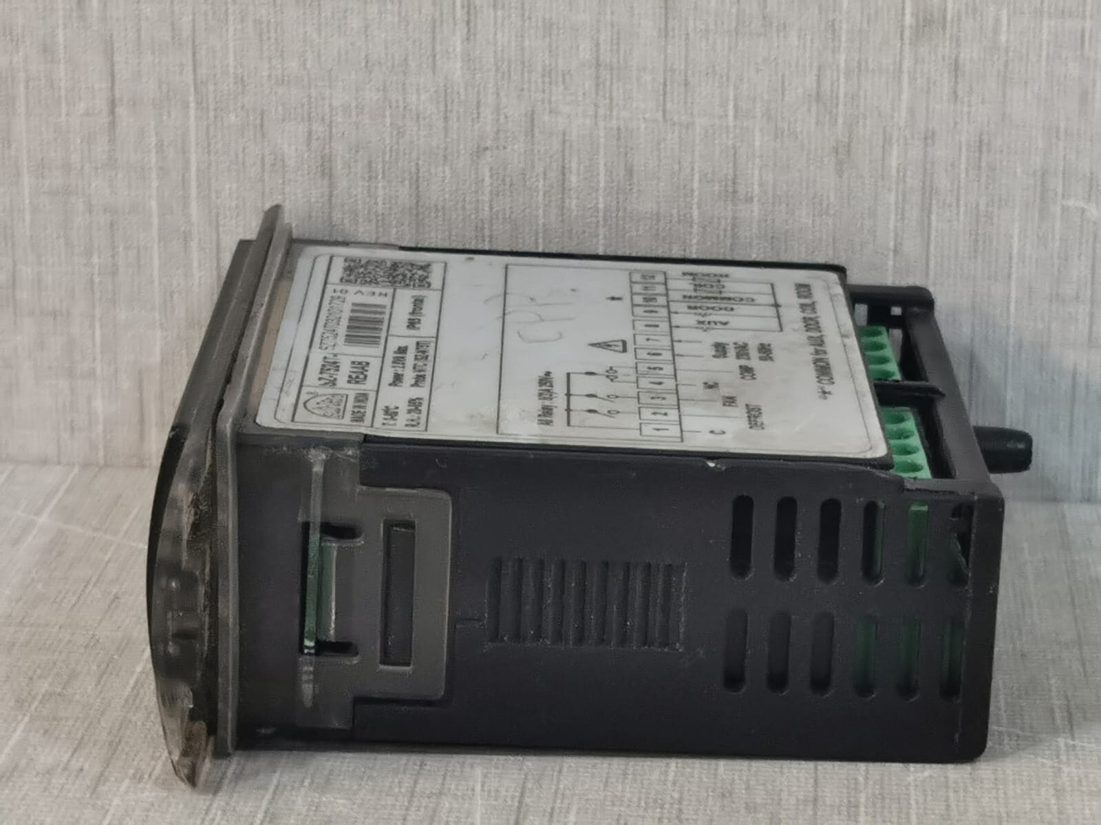 Digital SZ-7524T-REAAB SZ-7524T-REAAB DIGITAL CONTROLLER 250V 3