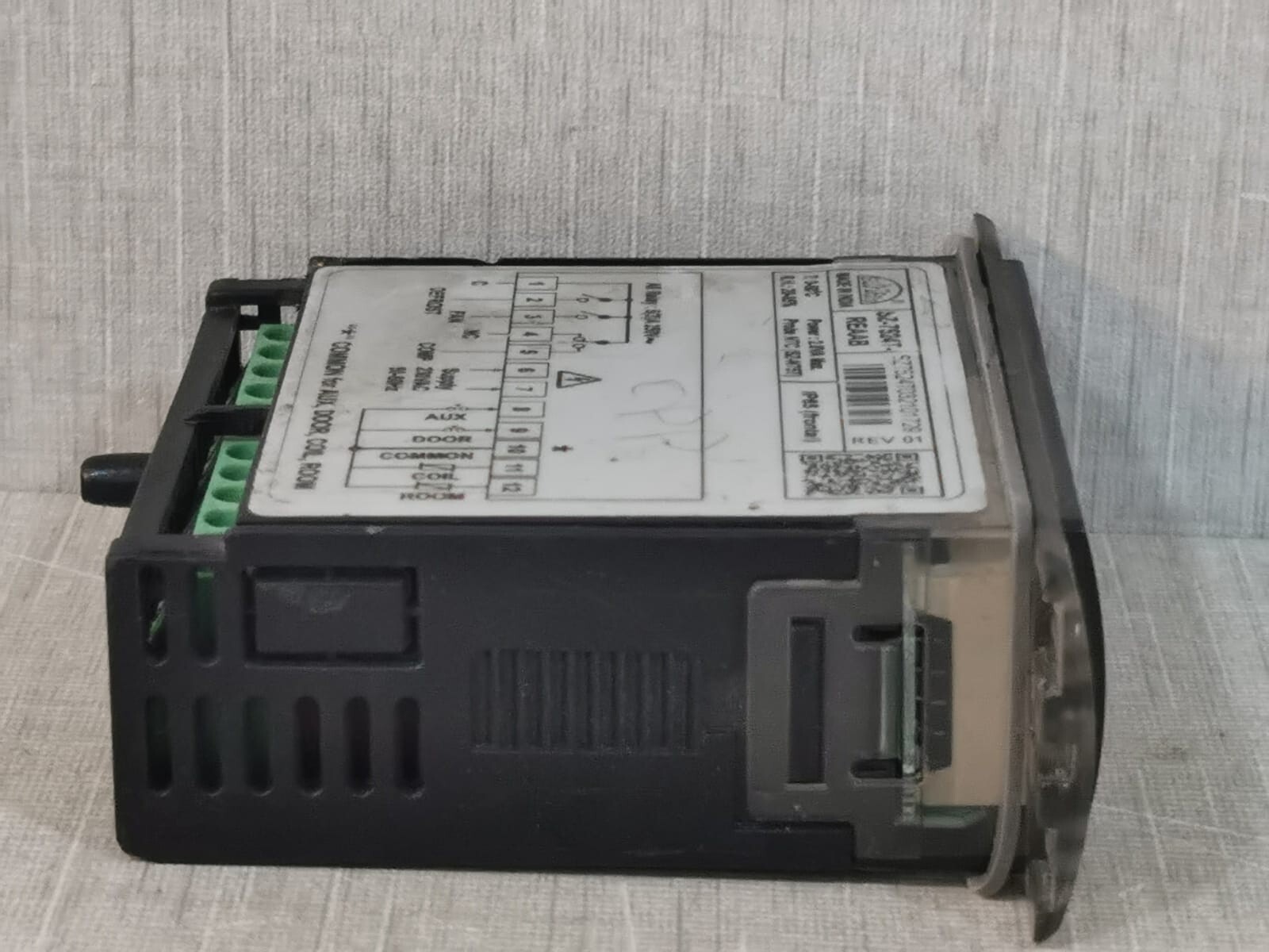 Digital SZ-7524T-REAAB SZ-7524T-REAAB DIGITAL CONTROLLER 250V 4