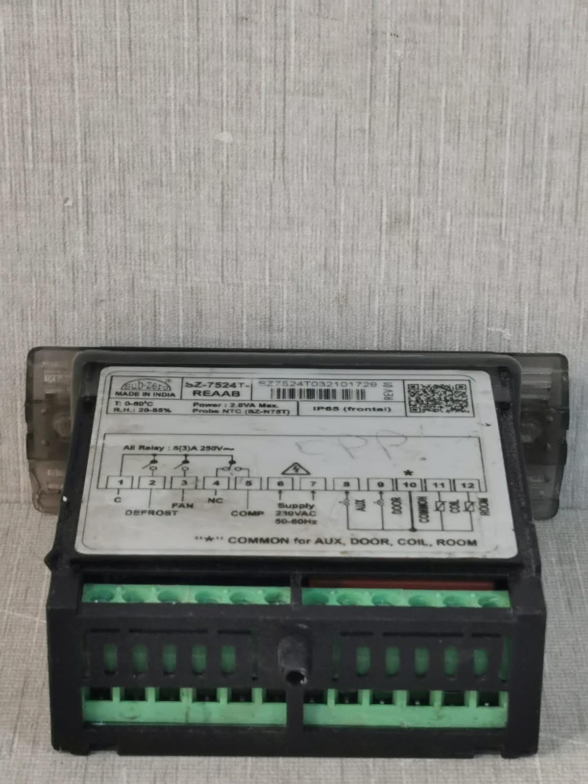 Digital SZ-7524T-REAAB SZ-7524T-REAAB DIGITAL CONTROLLER 250V 7