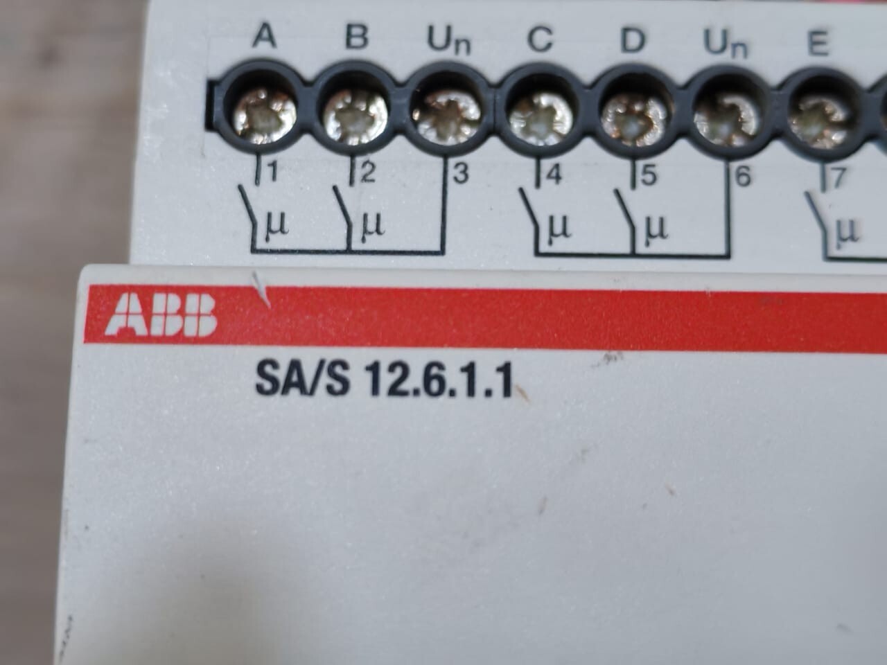 ABB 2CDG110154R0011 ABB SA/S 12.6.1.1 2CDG110154R0011 12-WAY 6A SWITCH ACTUATOR 2