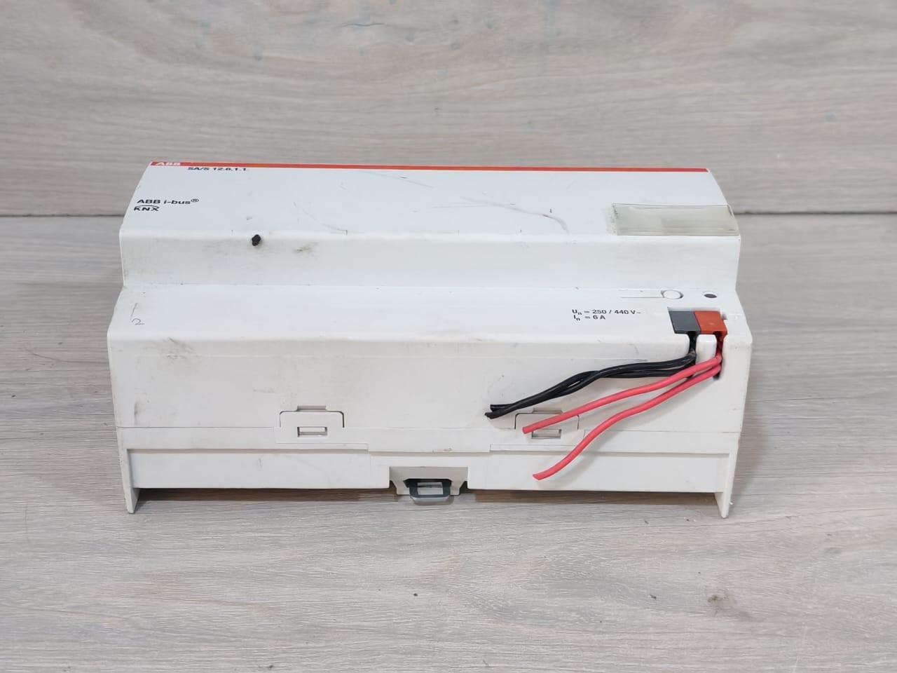 ABB 2CDG110154R0011 ABB SA/S 12.6.1.1 2CDG110154R0011 12-WAY 6A SWITCH ACTUATOR 9