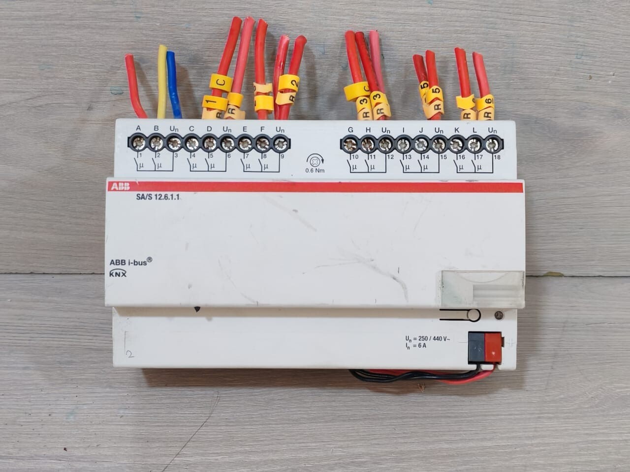 ABB SA/S 12.6.1.1 2CDG110154R0011 12-WAY 6A SWITCH ACTUATOR