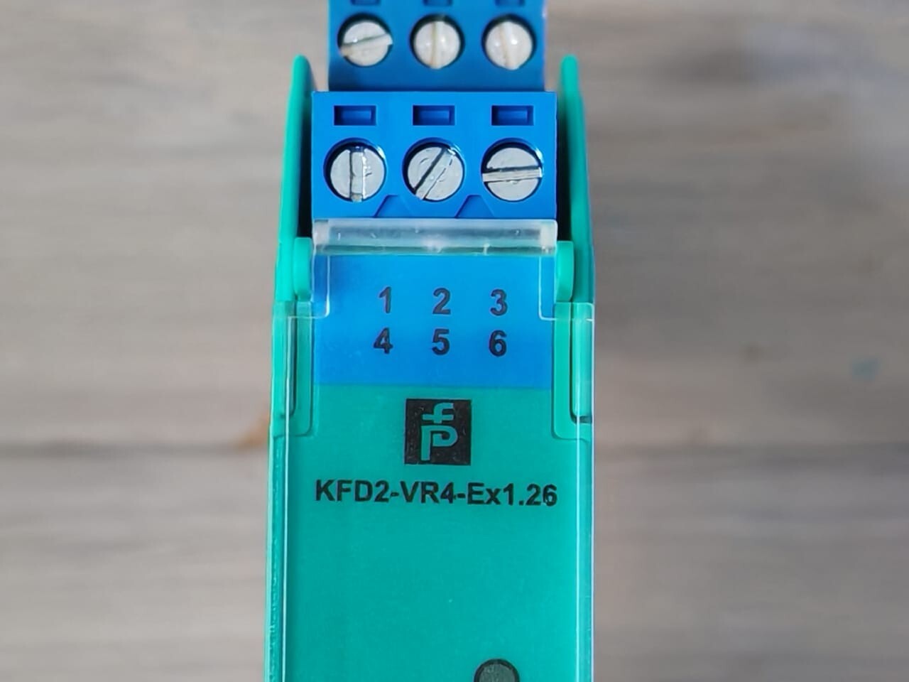 Pepperl 70107327 Pepperl+Fuchs KFD2-VR4-EX1.26 Voltage Repeater 70107327 4