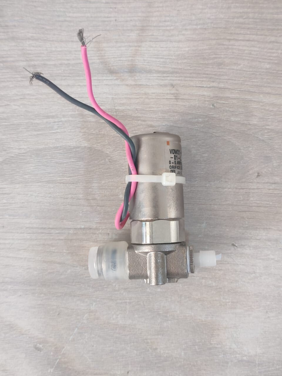 SMC VDW21-5G-2-01-L Solenoid Valve