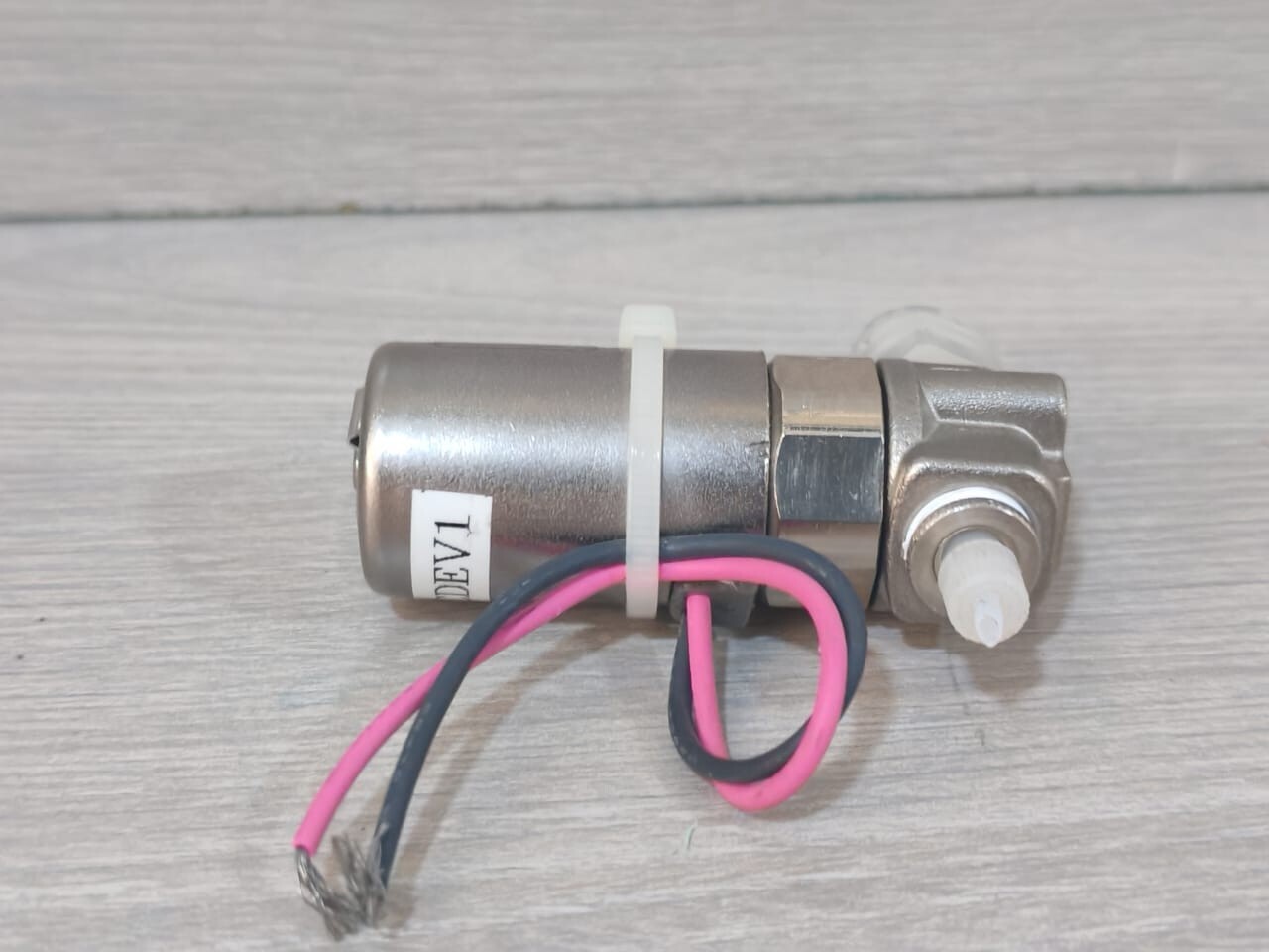SMC VDW21-5G-2-01-L-X304 SMC VDW21-5G-2-01-L-X304 Solenoid Valve 5