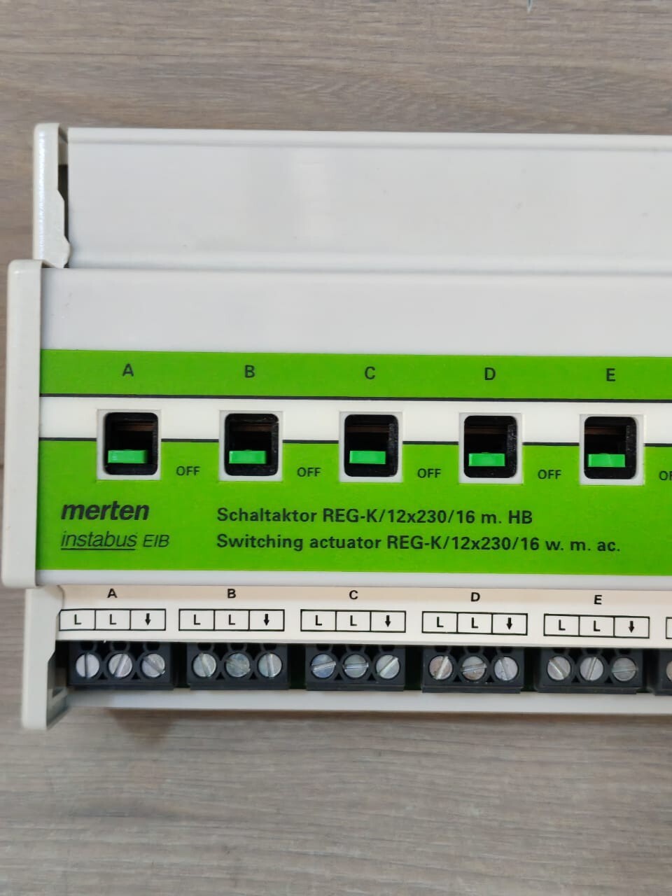 MERTEN 648493 MERTEN 648493 Knx REG-K/12X230/16 W.M.AC SWITCHING ACTUATOR 230V 3
