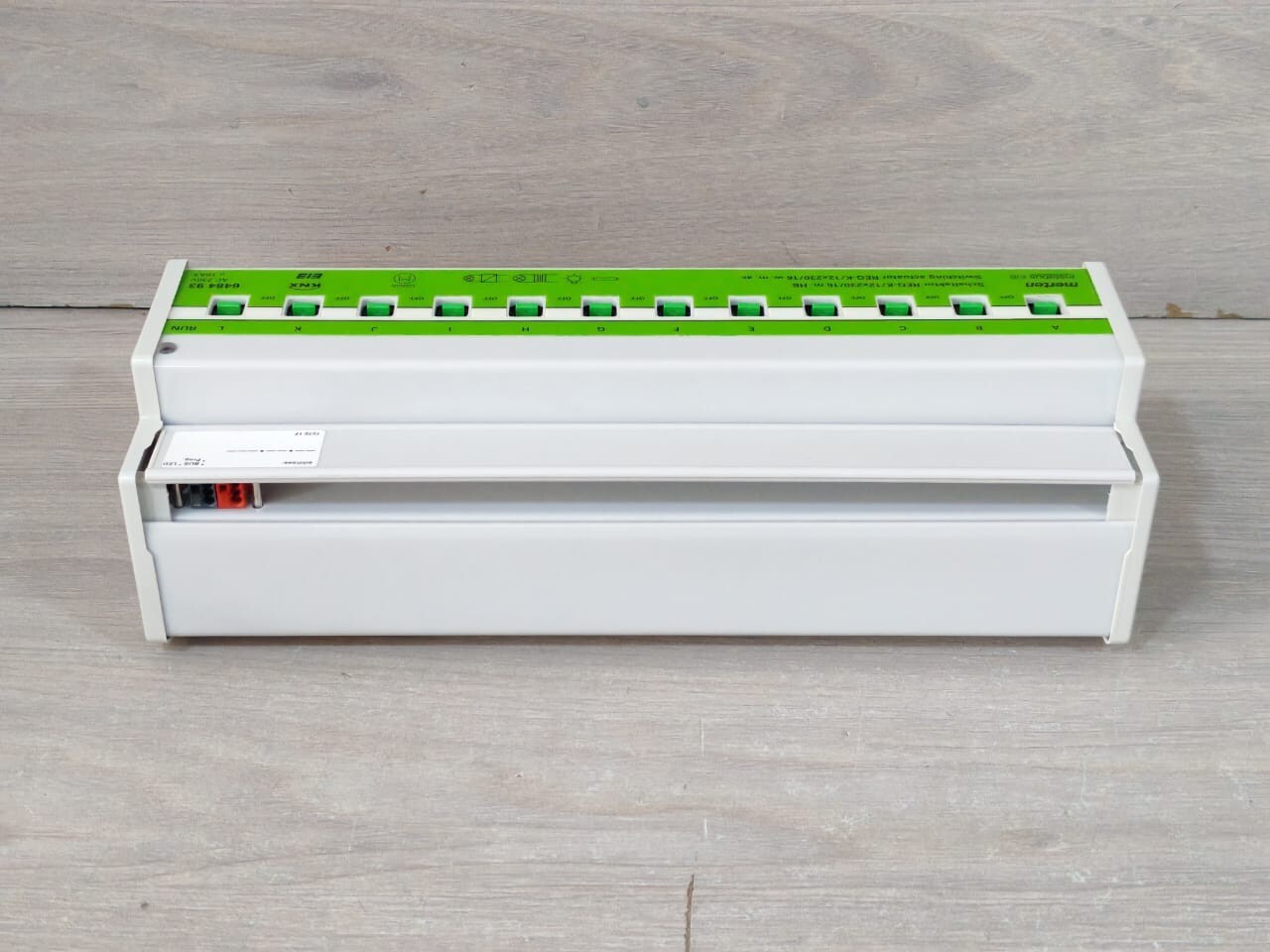 MERTEN 648493 MERTEN 648493 Knx REG-K/12X230/16 W.M.AC SWITCHING ACTUATOR 230V 9
