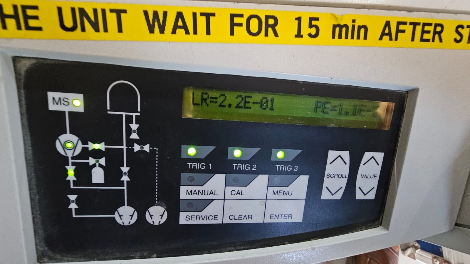 LEYBOLD LEYBOLD LEYBOLD Vaseco L 200 HELIUM LEAK DETECTOR, UNIT; PUMP, VACUUM - With Case Box 4