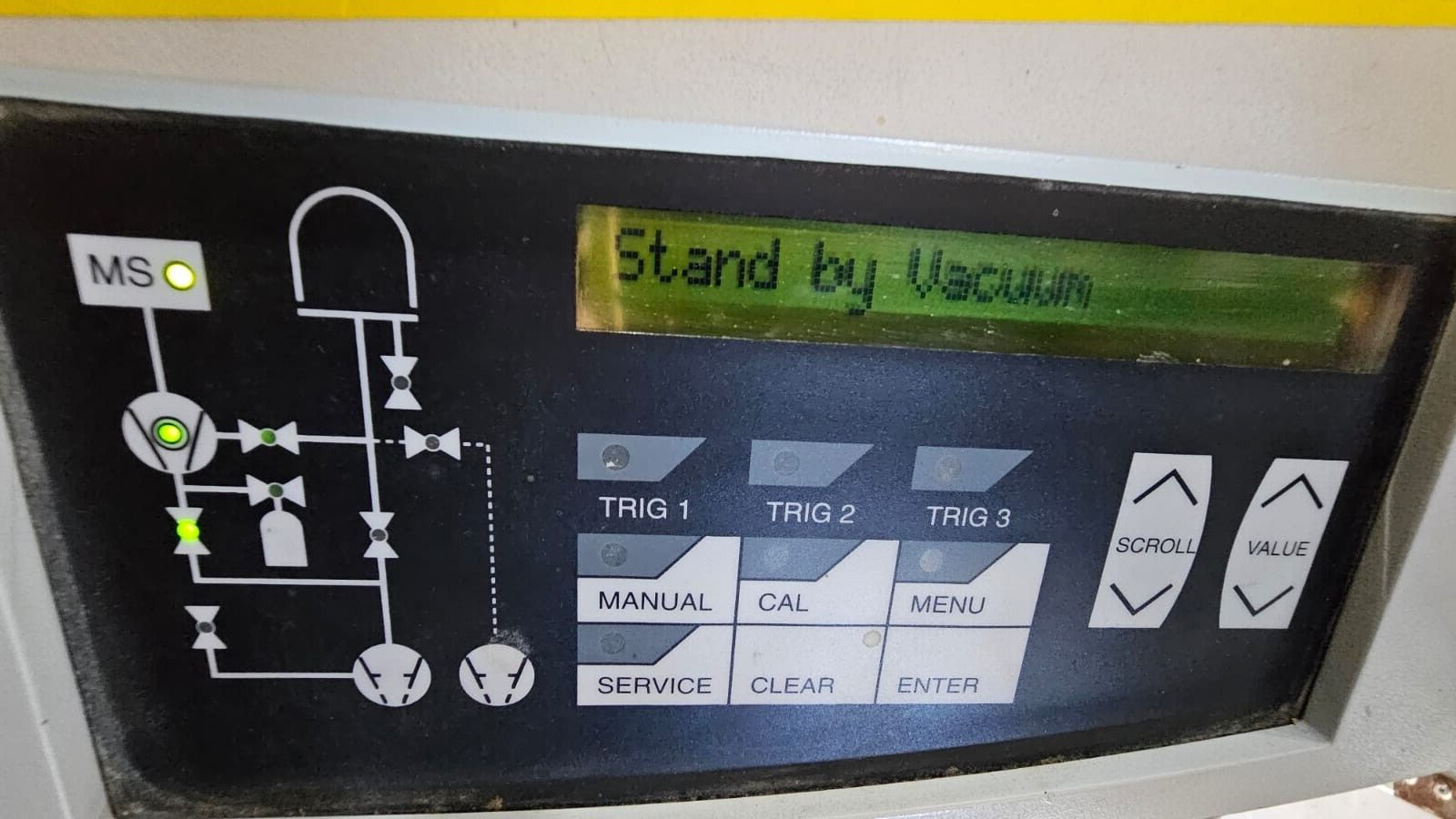 LEYBOLD LEYBOLD LEYBOLD Vaseco L 200 HELIUM LEAK DETECTOR, UNIT; PUMP, VACUUM - With Case Box 5