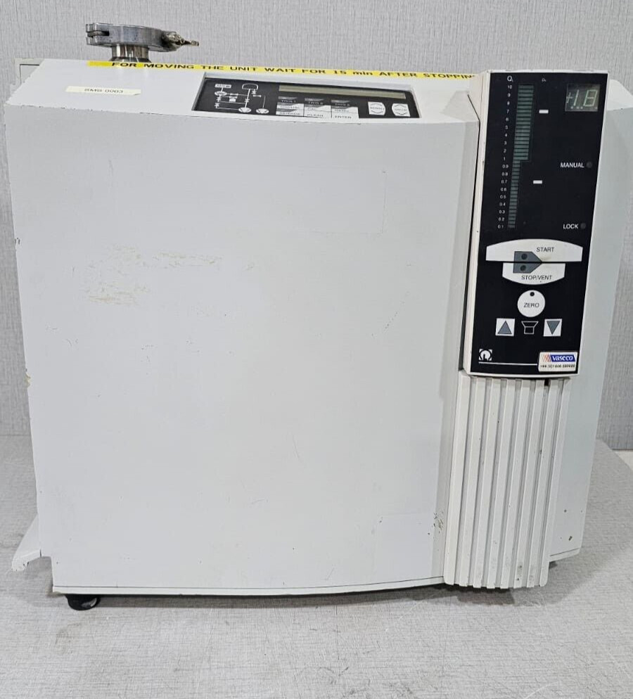 LEYBOLD Vaseco L 200 HELIUM LEAK DETECTOR, UNIT; PUMP, VACUUM - With Case Box
