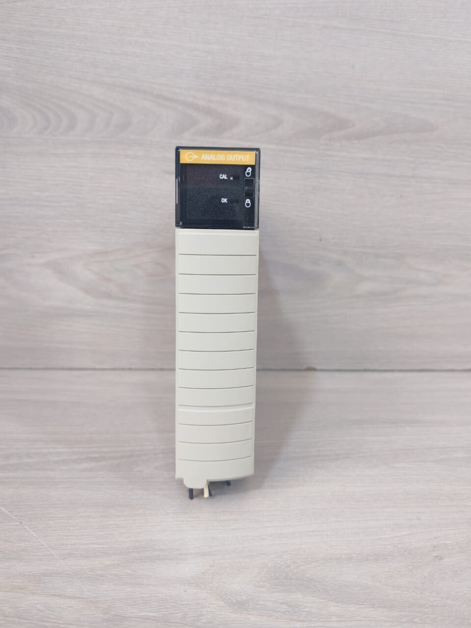 Allen-Bradley 1756-OF8 SER A FW 1.5 ALLEN-BRADLEY 1756-OF8 SER A FW 1.5 CONTROLLOGIX 8 POINT A/O MODULE 2