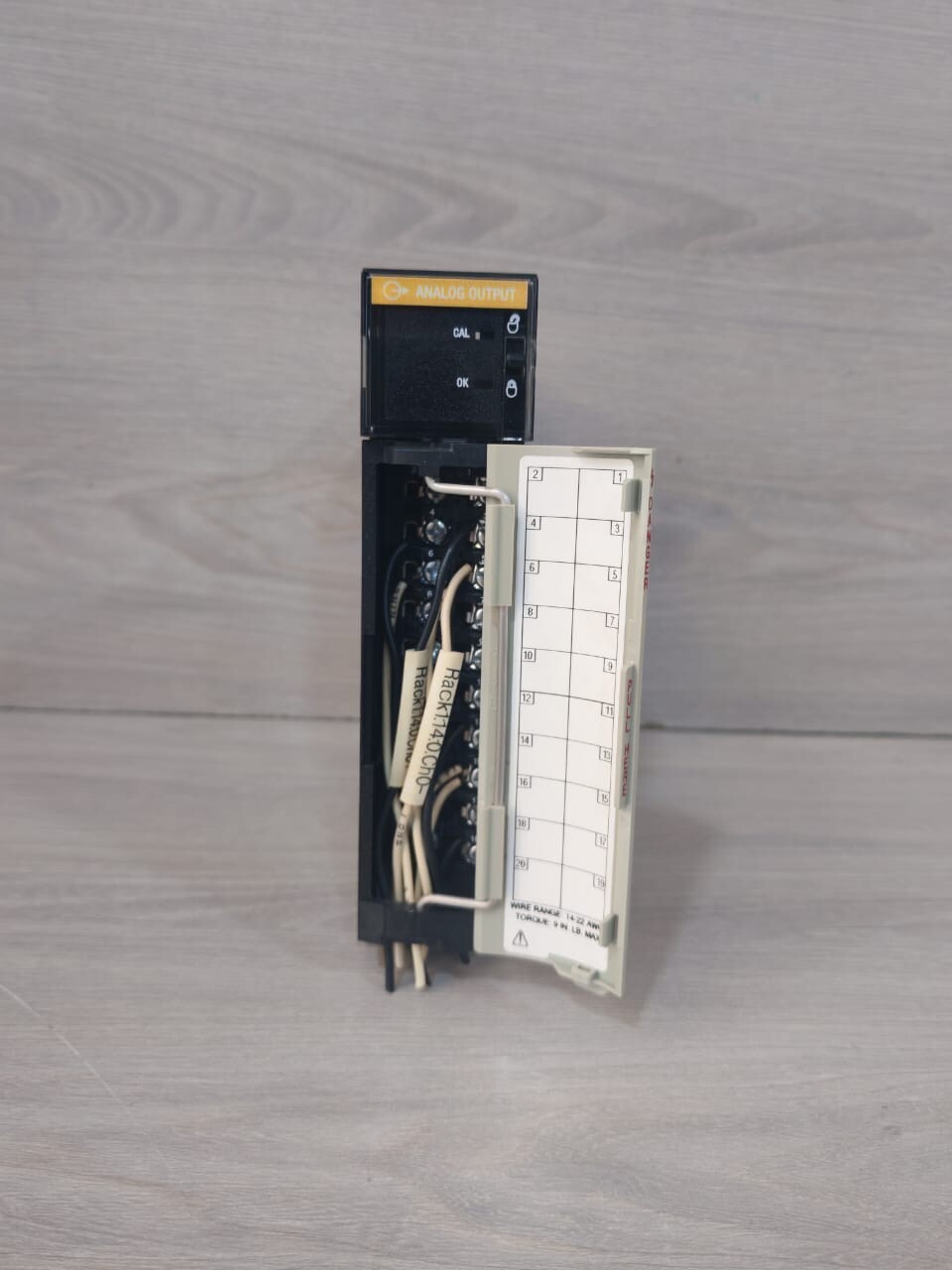 Allen-Bradley 1756-OF8 SER A FW 1.5 ALLEN-BRADLEY 1756-OF8 SER A FW 1.5 CONTROLLOGIX 8 POINT A/O MODULE 4