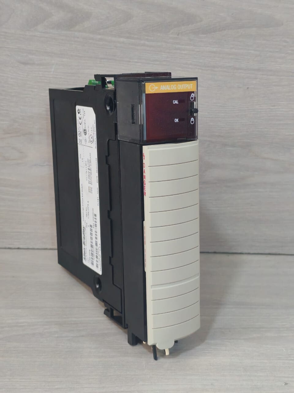 Allen-Bradley 1756-OF8 SER A FW 1.5 ALLEN-BRADLEY 1756-OF8 SER A FW 1.5 CONTROLLOGIX 8 POINT A/O MODULE 5