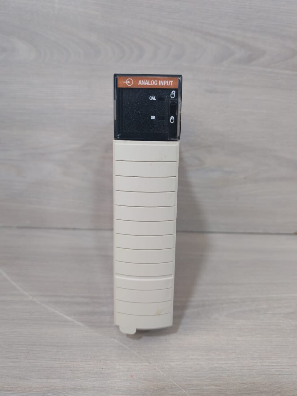 Allen-Bradley 1756-IF16 SER A FW 1.5 ALLEN-BRADLEY 1756-IF16 SER A FW 1.5 CONTROLLOGIX 16 POINT A/I MODULE 2