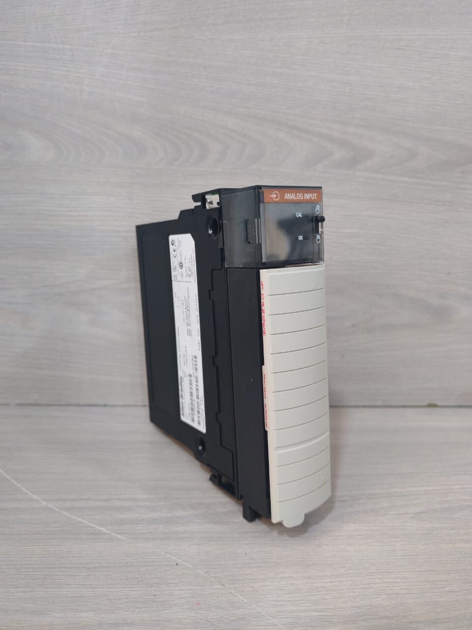 Allen-Bradley 1756-IF16 SER A FW 1.5 ALLEN-BRADLEY 1756-IF16 SER A FW 1.5 CONTROLLOGIX 16 POINT A/I MODULE 4