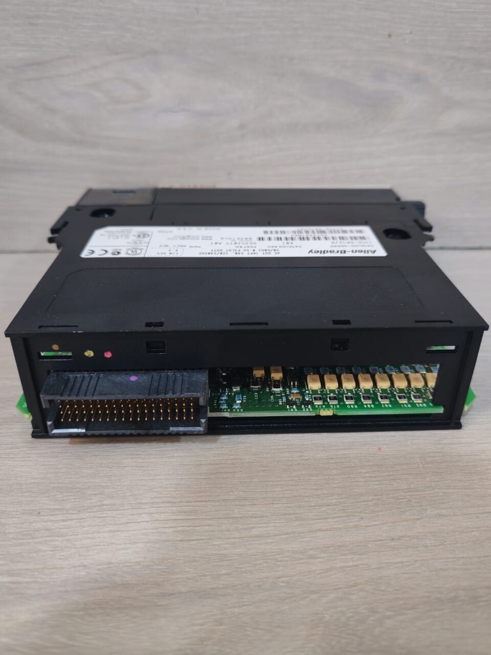 Allen-Bradley 96252077 A01 Allen-Bradley 1756-OA16/A k01 p/n 96252077 A01 ControlLogix Output Module 7
