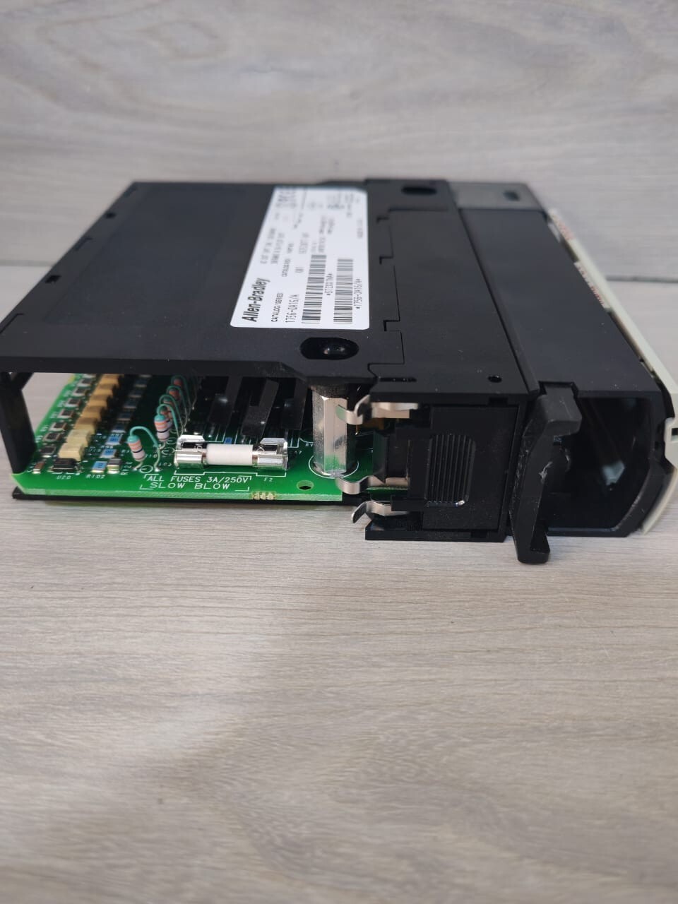 Allen-Bradley 96252077 A01 Allen-Bradley 1756-OA16/A k01 p/n 96252077 A01 ControlLogix Output Module 8