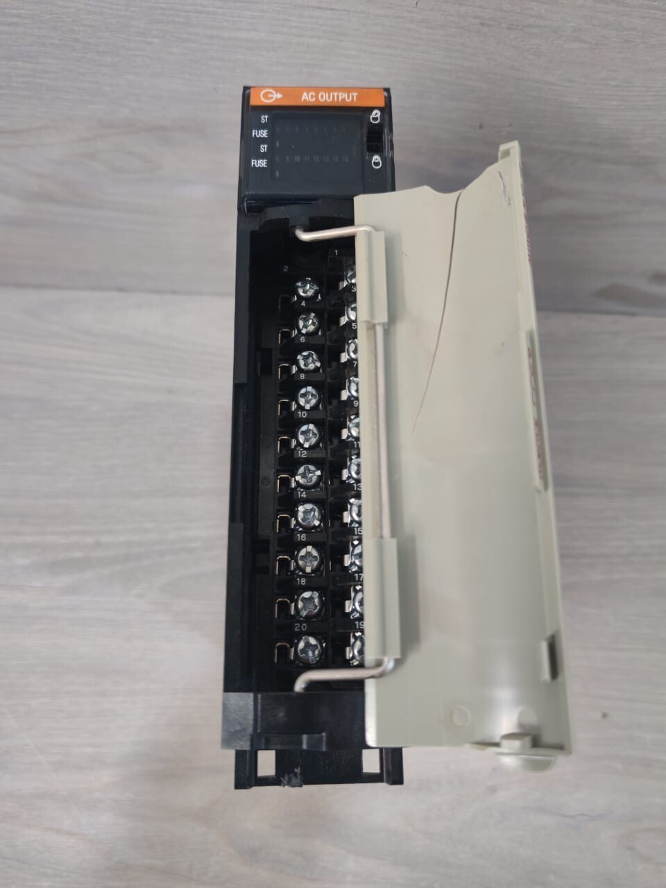 Allen-Bradley 96252077 A01 Allen-Bradley 1756-OA16/A k01 p/n 96252077 A01 ControlLogix Output Module 10