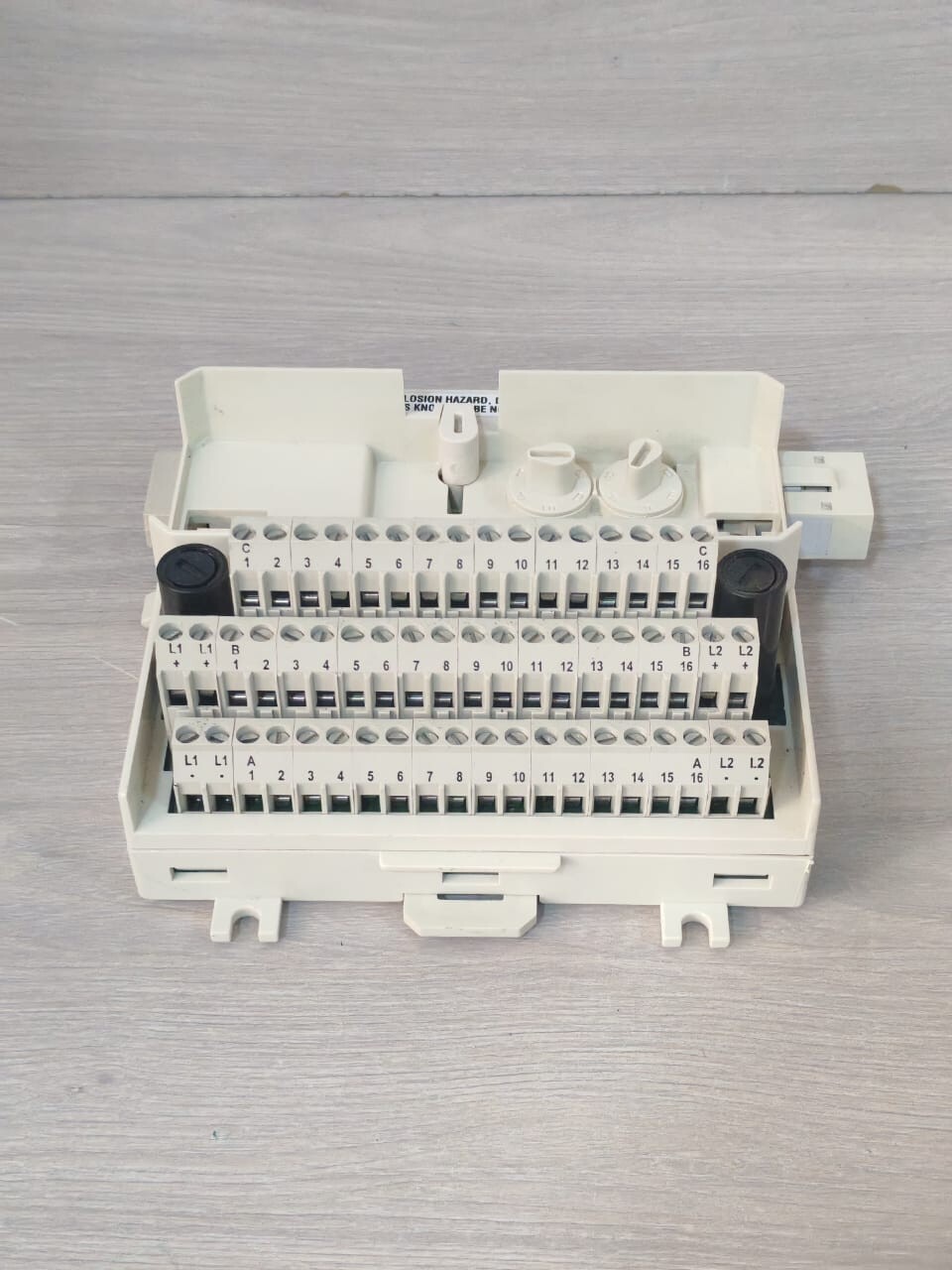 ABB 3BSE013234R1 PR:H ABB 3BSE013234R1 PR:H TU830V1 TERMINATION UNIT 2