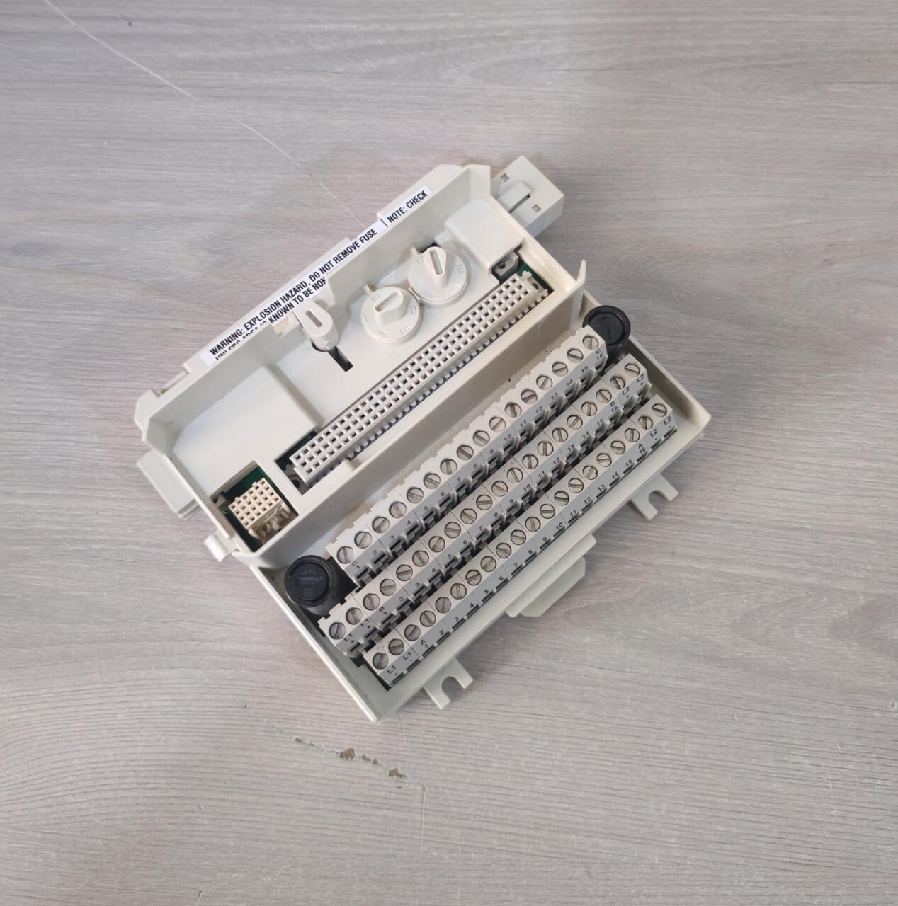 ABB 3BSE013234R1 PR:H ABB 3BSE013234R1 PR:H TU830V1 TERMINATION UNIT 5