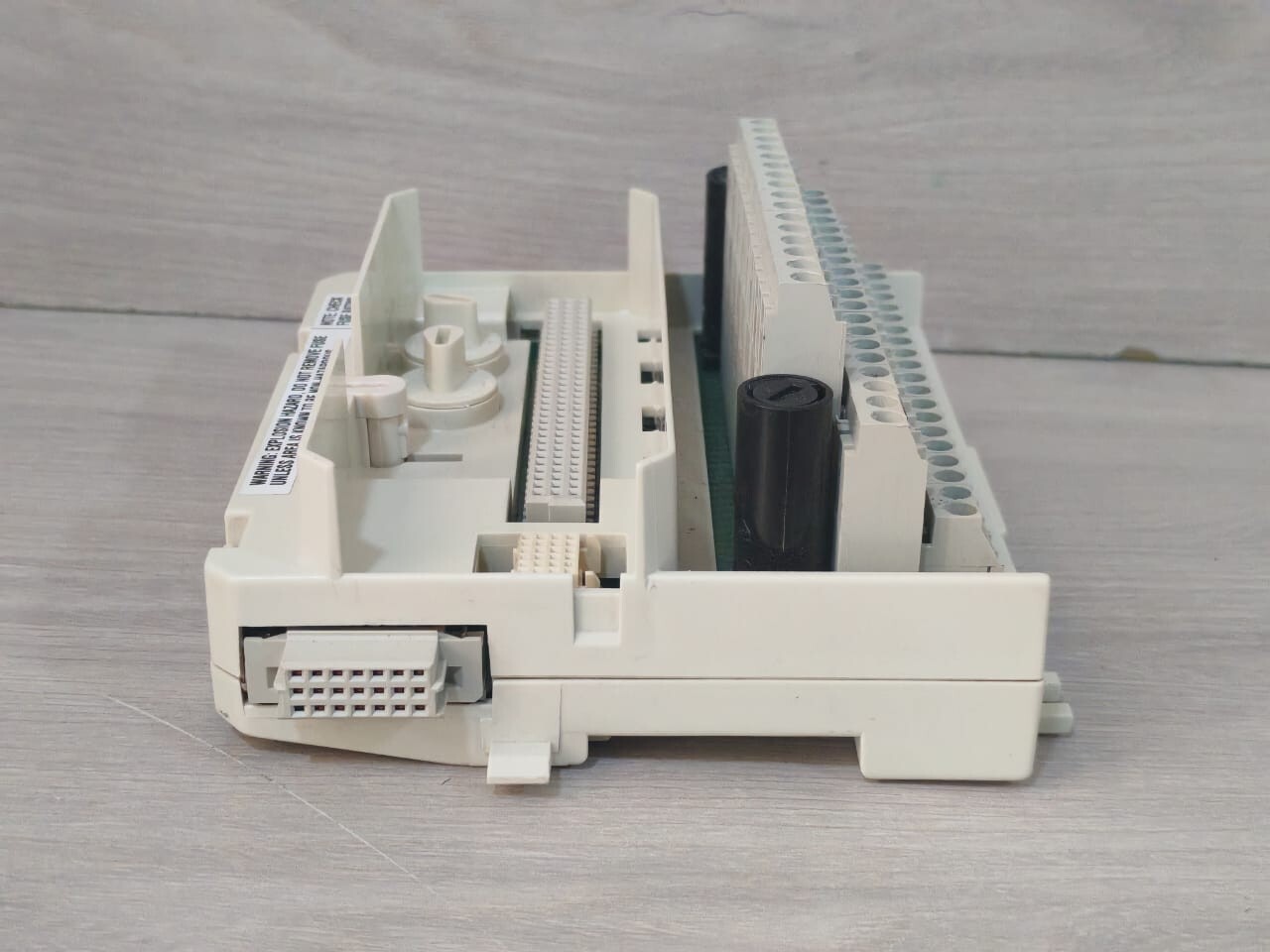 ABB 3BSE013234R1 PR:H ABB 3BSE013234R1 PR:H TU830V1 TERMINATION UNIT 8