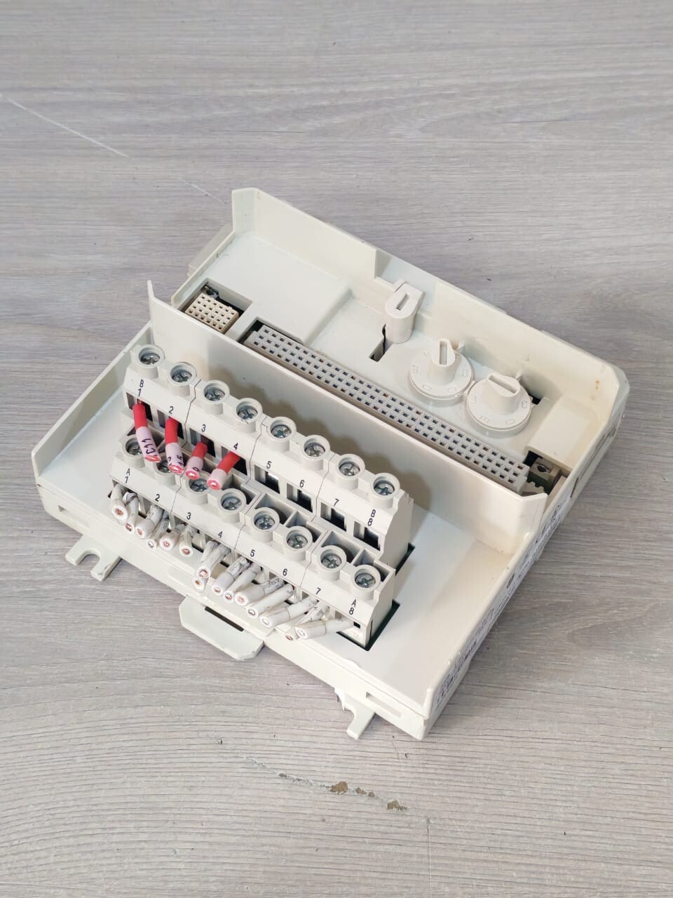 ABB 3BSE013235R1 PR:G TU837V1 ABB 3BSE013235R1 PR:G TU837V1 EXTENDED MODULE TERMINATION UNIT 3