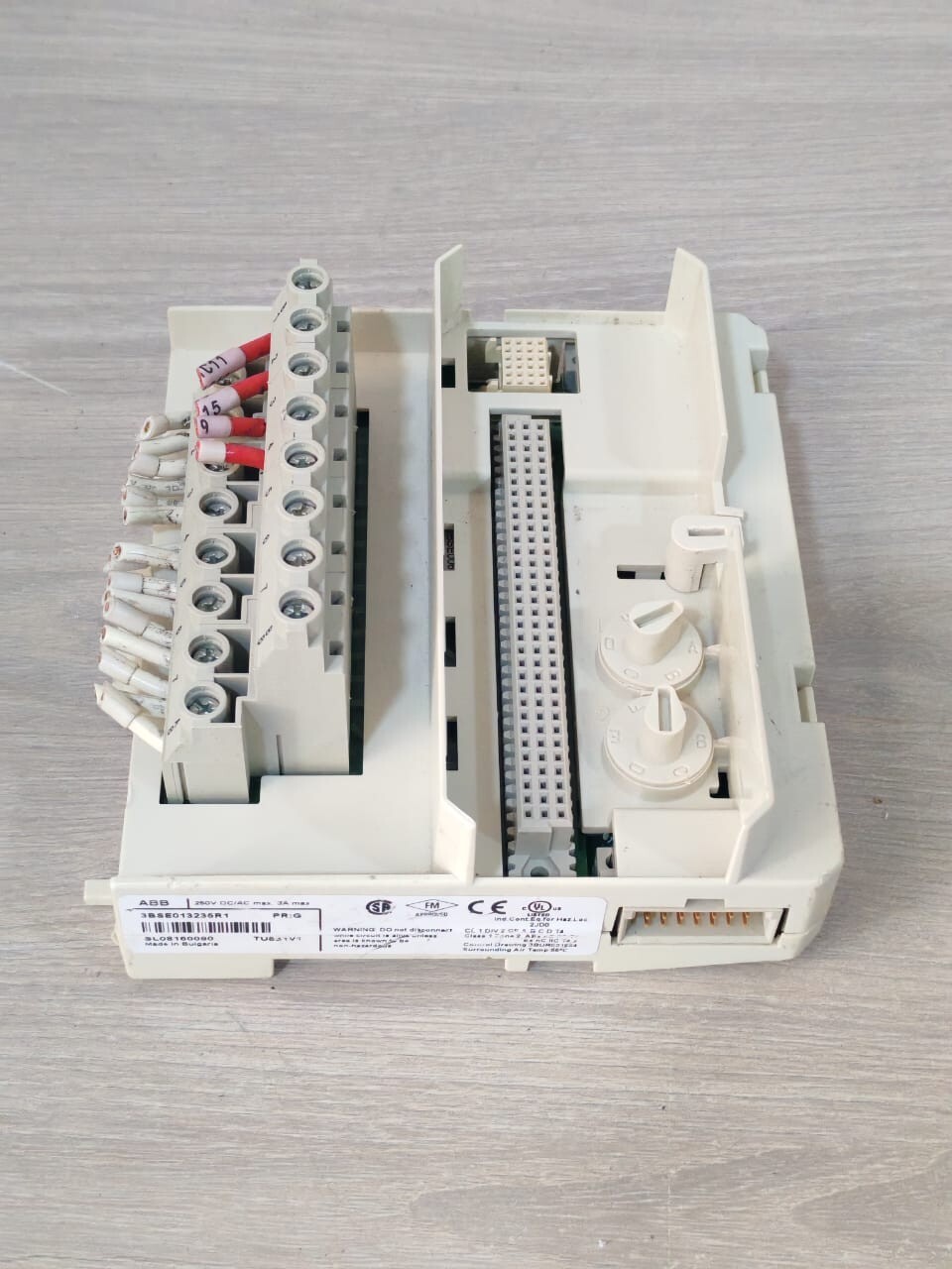 ABB 3BSE013235R1 PR:G TU837V1 ABB 3BSE013235R1 PR:G TU837V1 EXTENDED MODULE TERMINATION UNIT 5