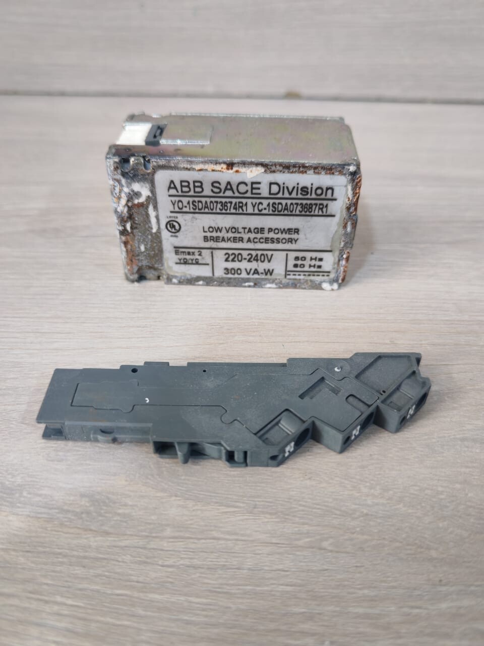 ABB YO-ISDA073674R1 ABB SACE DIVISION YO-ISDA073674R1 YC-1SDA073687R1 2