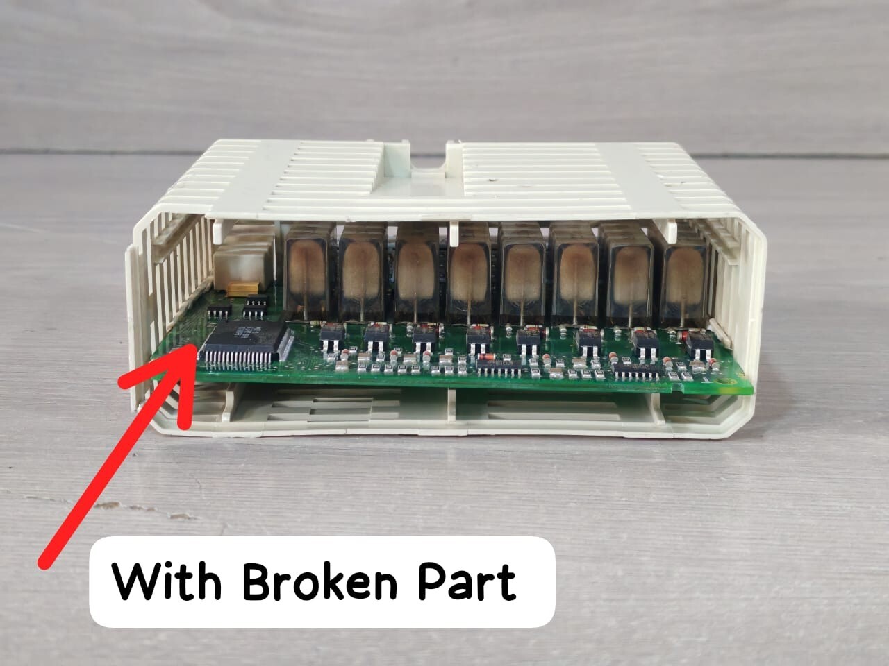 ABB 3BSE008512R1 PR: E ABB DI820 3BSE008512R1 PR: E DIGITAL INPUT MODULE 120VAC/10mA 4
