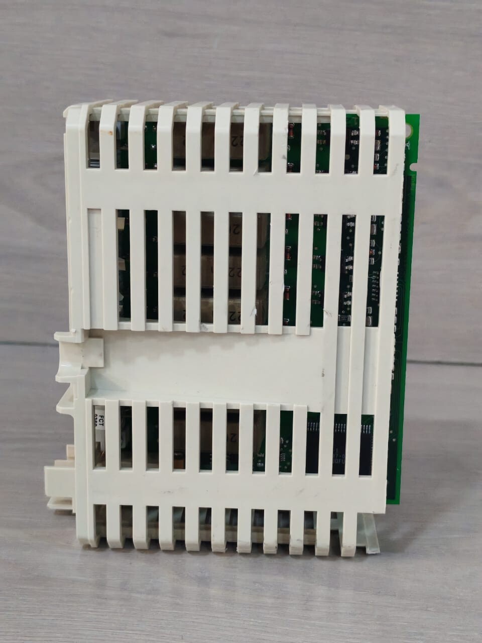 ABB 3BSE008512R1 PR: E ABB DI820 3BSE008512R1 PR: E DIGITAL INPUT MODULE 120VAC/10mA 6