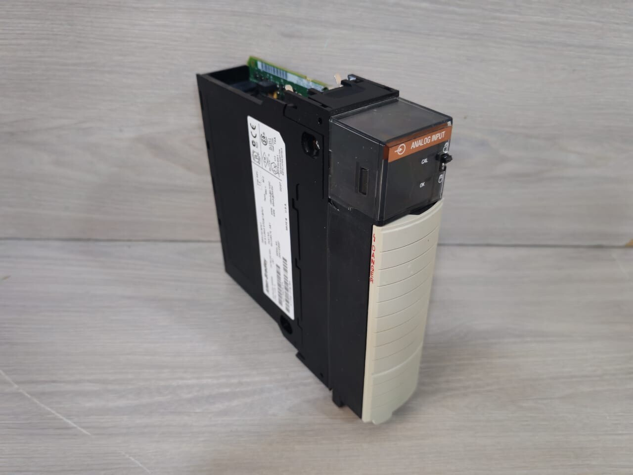 Allen-Bradley 96240676 A01 Allen-Bradley 1756-IF8 A J01 Analog Input 10v& 4-20mA 8 point Input 96240676 A01 10
