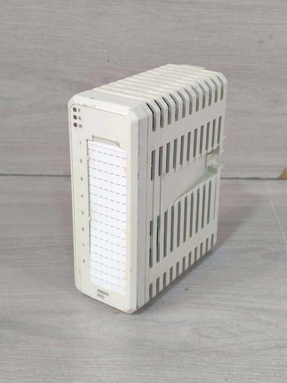 ABB 3BSE040662R1 PR:B ABB AI830A 3BSE040662R1 PR:B ANALOG INPUT MODULE RTD 4