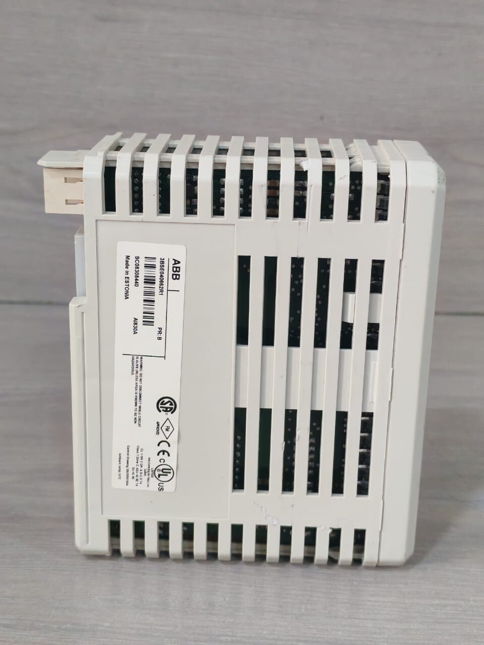 ABB 3BSE040662R1 PR:B ABB AI830A 3BSE040662R1 PR:B ANALOG INPUT MODULE RTD 5