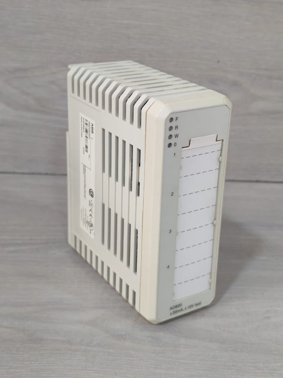 ABB 3BSE008546R1 PR:J ABB AO820 3BSE008546R1 PR:J ANALOG OUTPUT MODULE 20mA 10V ISOL 3