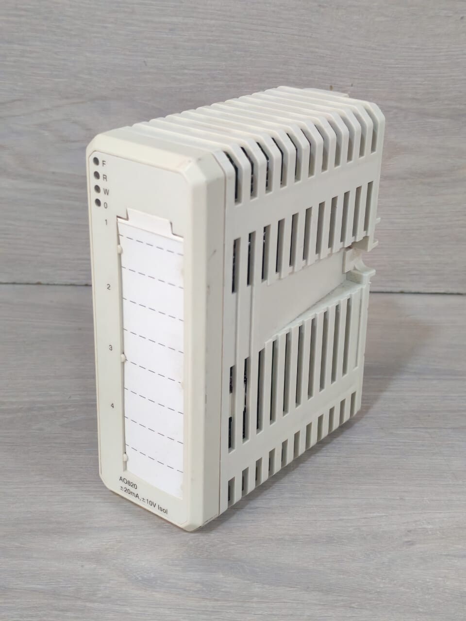 ABB 3BSE008546R1 PR:J ABB AO820 3BSE008546R1 PR:J ANALOG OUTPUT MODULE 20mA 10V ISOL 4