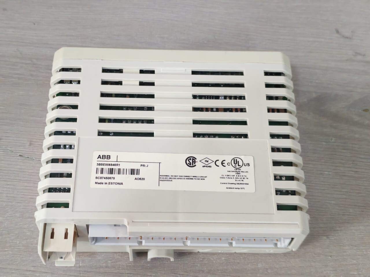 ABB 3BSE008546R1 PR:J ABB AO820 3BSE008546R1 PR:J ANALOG OUTPUT MODULE 20mA 10V ISOL 6