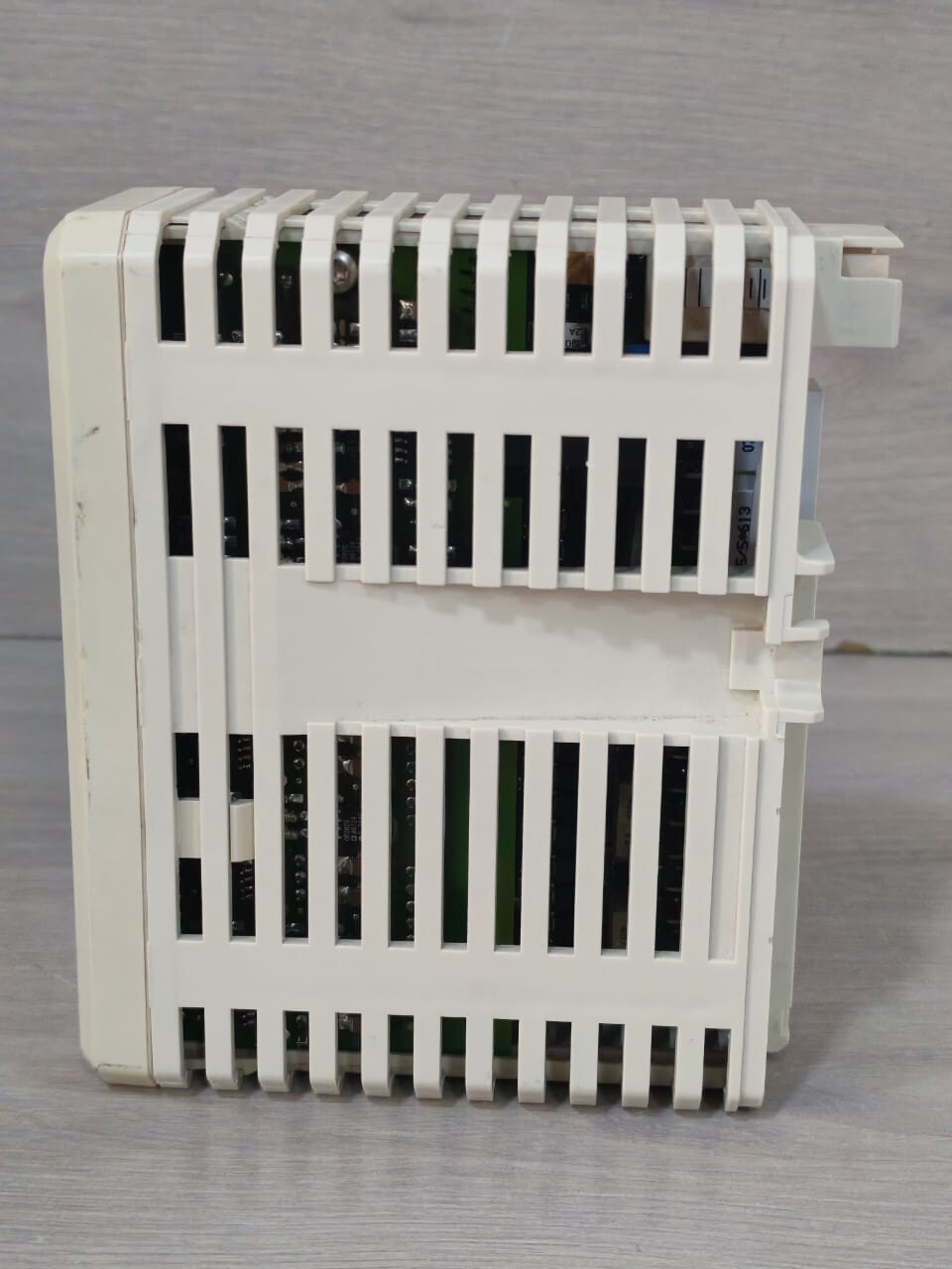 ABB 3BSE008546R1 PR:J ABB AO820 3BSE008546R1 PR:J ANALOG OUTPUT MODULE 20mA 10V ISOL 7