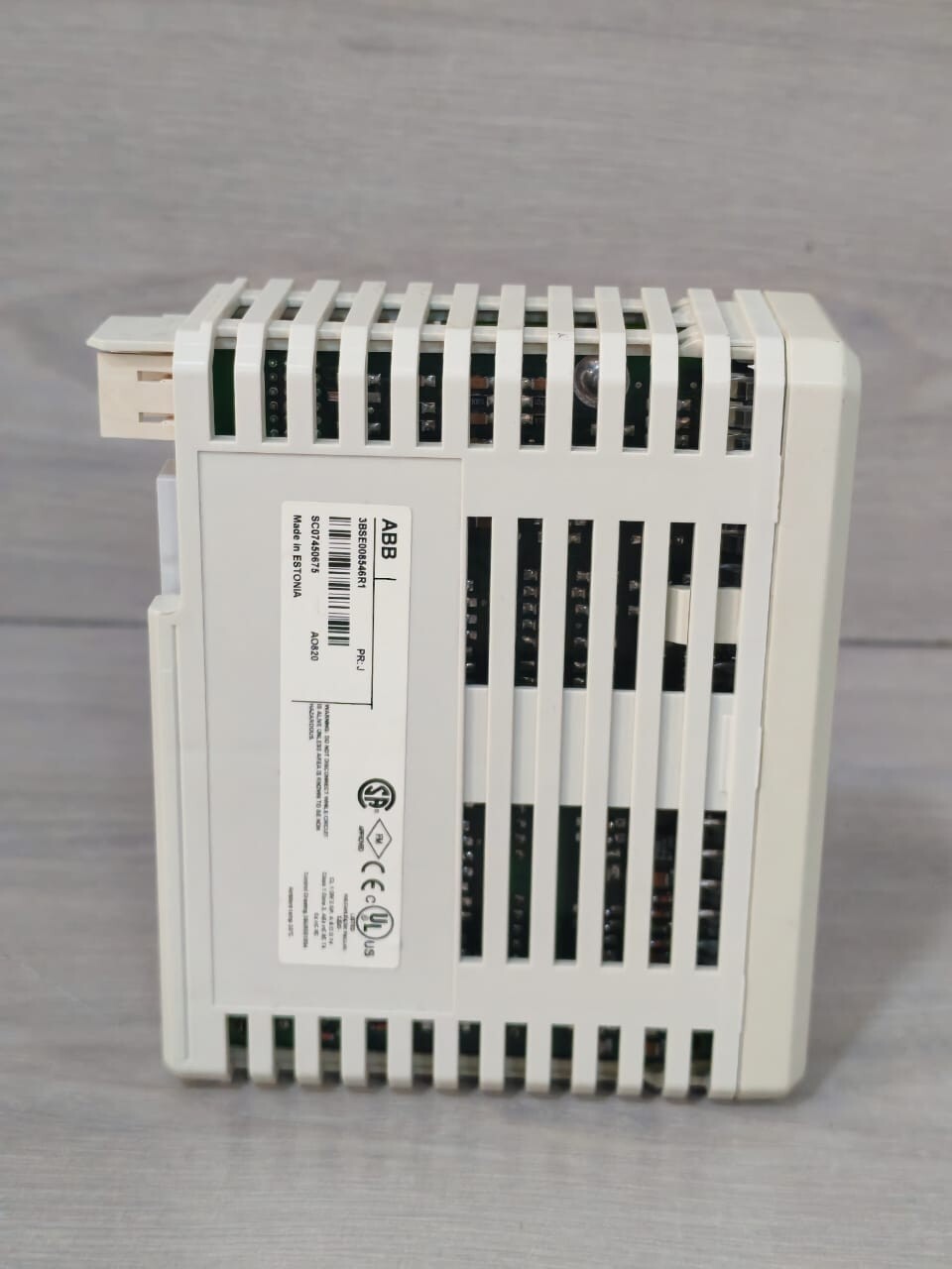 ABB 3BSE008546R1 PR:J ABB AO820 3BSE008546R1 PR:J ANALOG OUTPUT MODULE 20mA 10V ISOL 8