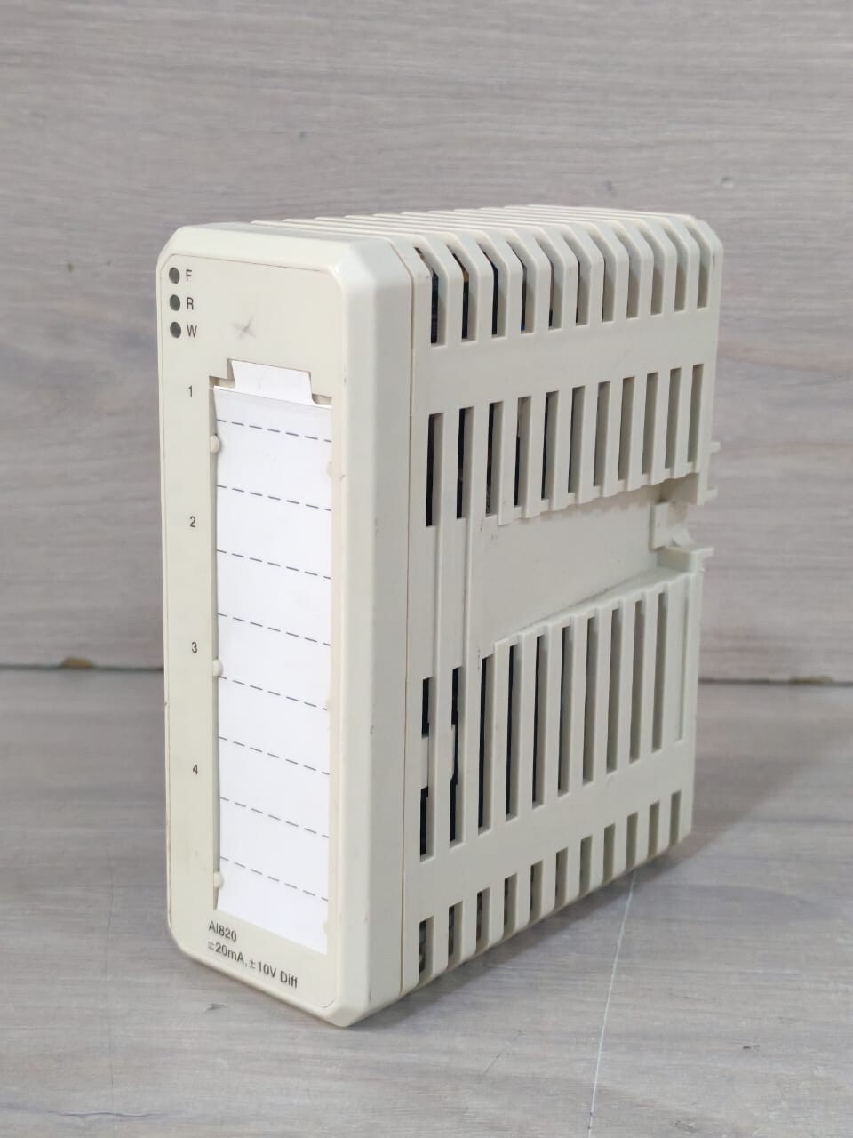 ABB 3BSE008544R1 PR:H ABB AI820 3BSE008544R1 PR:H ANALOG INPUT MODULE 20mA 10V DIFF 3