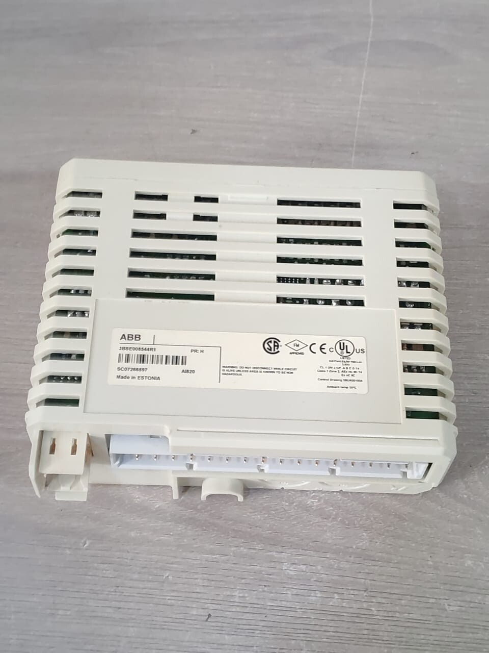 ABB 3BSE008544R1 PR:H ABB AI820 3BSE008544R1 PR:H ANALOG INPUT MODULE 20mA 10V DIFF 6