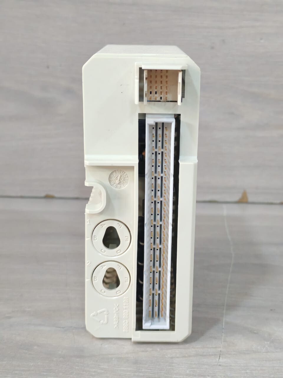 ABB 3BSE008544R1 PR:H ABB AI820 3BSE008544R1 PR:H ANALOG INPUT MODULE 20mA 10V DIFF 9