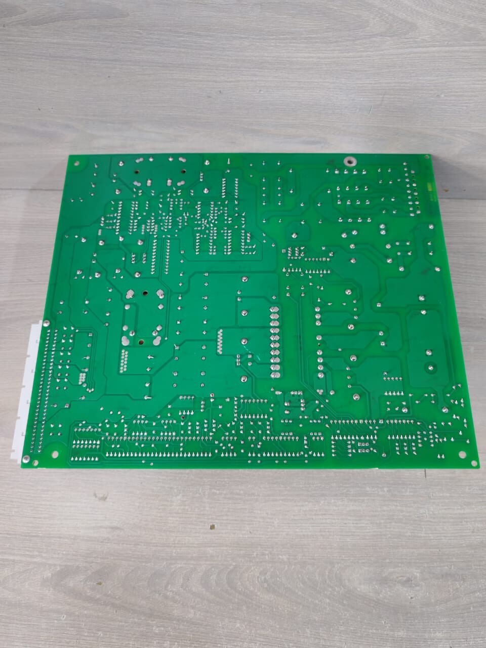 MGE UJ0R23074002 MGE ALEZ 6739817XD-1HA/2HA 0P2792HA / UJ0R23074002 PCB CARD MODULE 9
