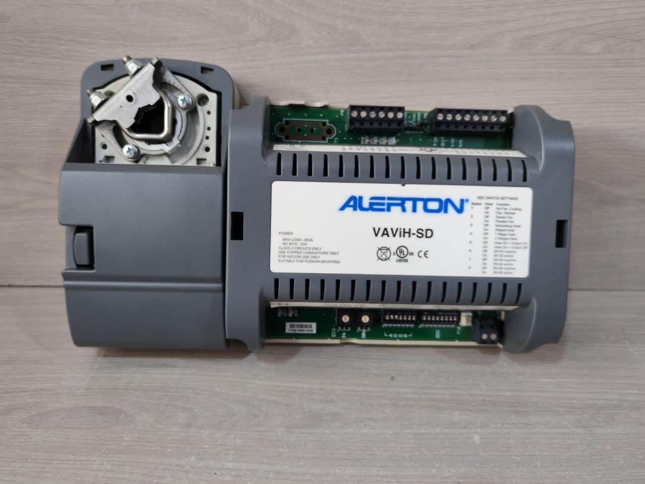 Alerton VAVIH-SD ALERTON VAVIH-SD VAV CONTROLLER WITH ACTUATOR 50027209-001 REV.C -W/O ORIG. BOX 2