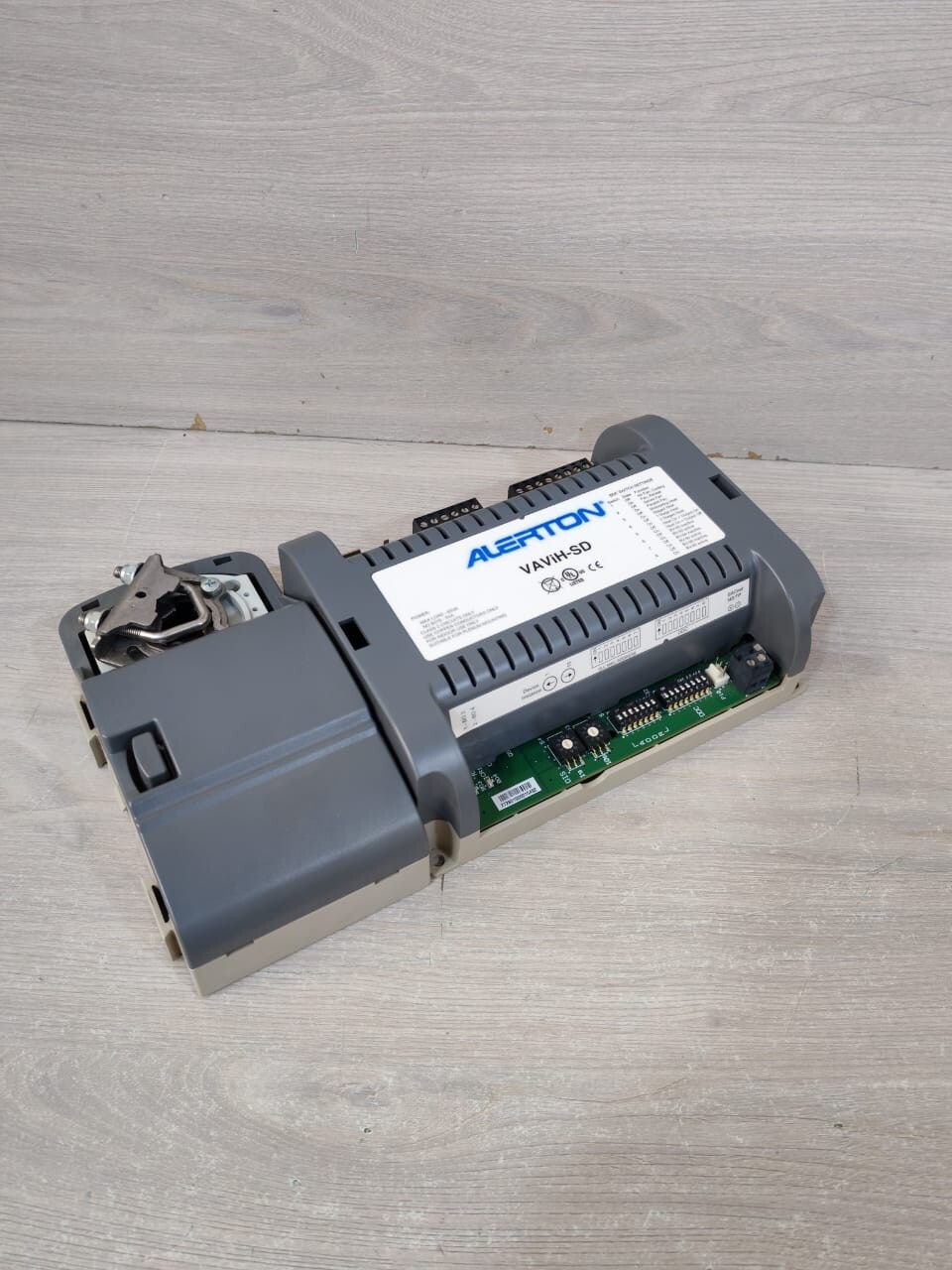 Alerton VAVIH-SD ALERTON VAVIH-SD VAV CONTROLLER WITH ACTUATOR 50027209-001 REV.C -W/O ORIG. BOX 4