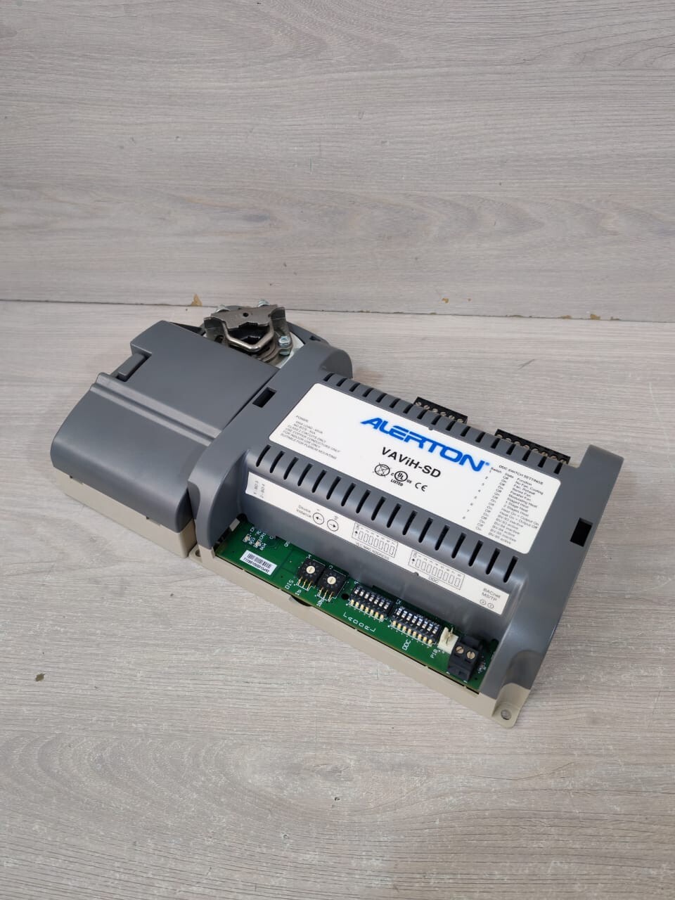 Alerton VAVIH-SD ALERTON VAVIH-SD VAV CONTROLLER WITH ACTUATOR 50027209-001 REV.C -W/O ORIG. BOX 5