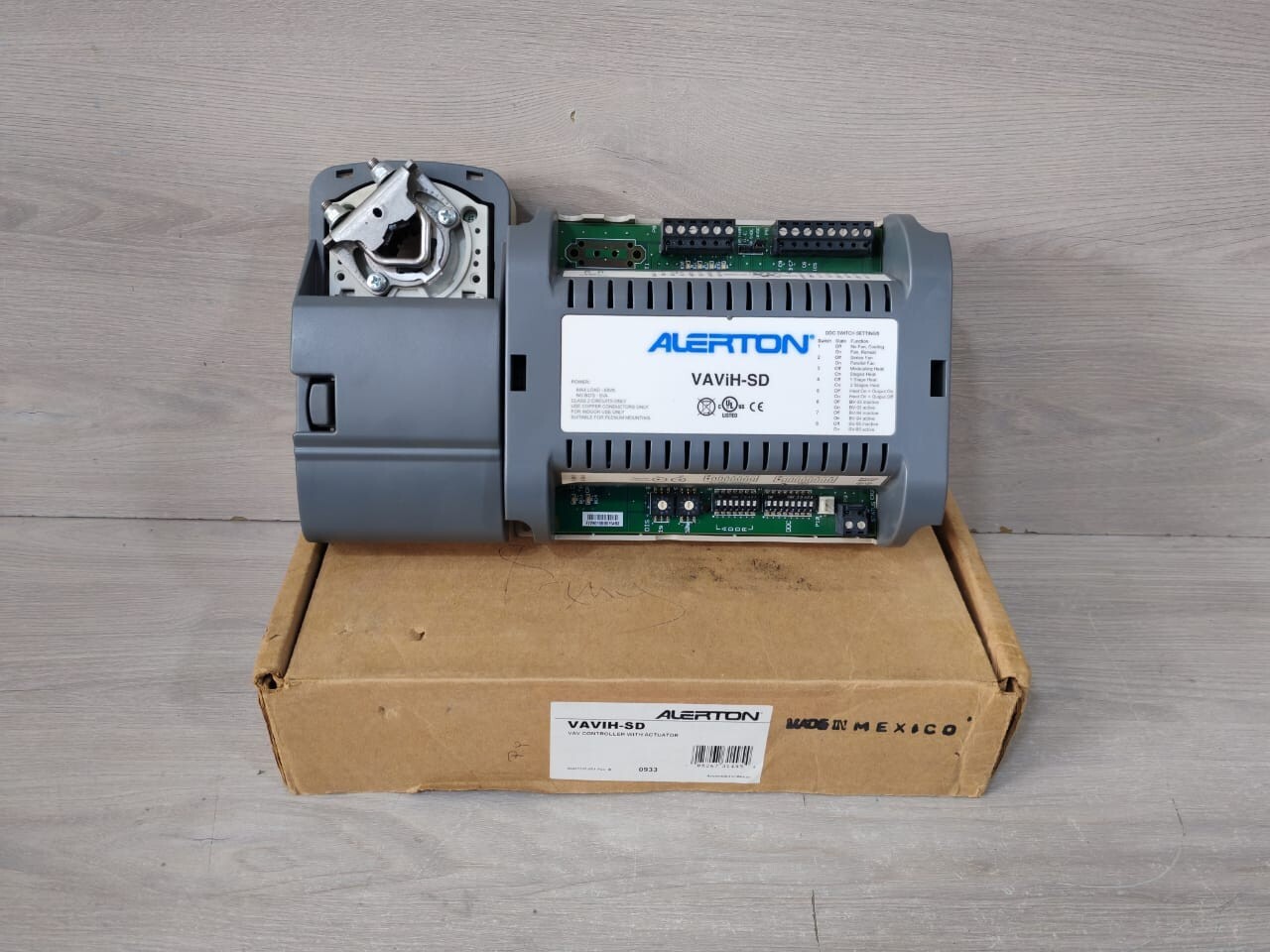 ALERTON VAVIH-SD VAV CONTROLLER WITH ACTUATOR 50027209-001 REV.C -W/O ORIG. BOX